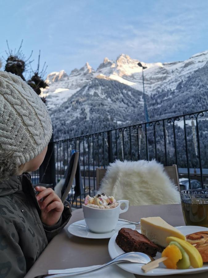 Hotel Le White - Le 42 Restaurant Champery Exterior photo