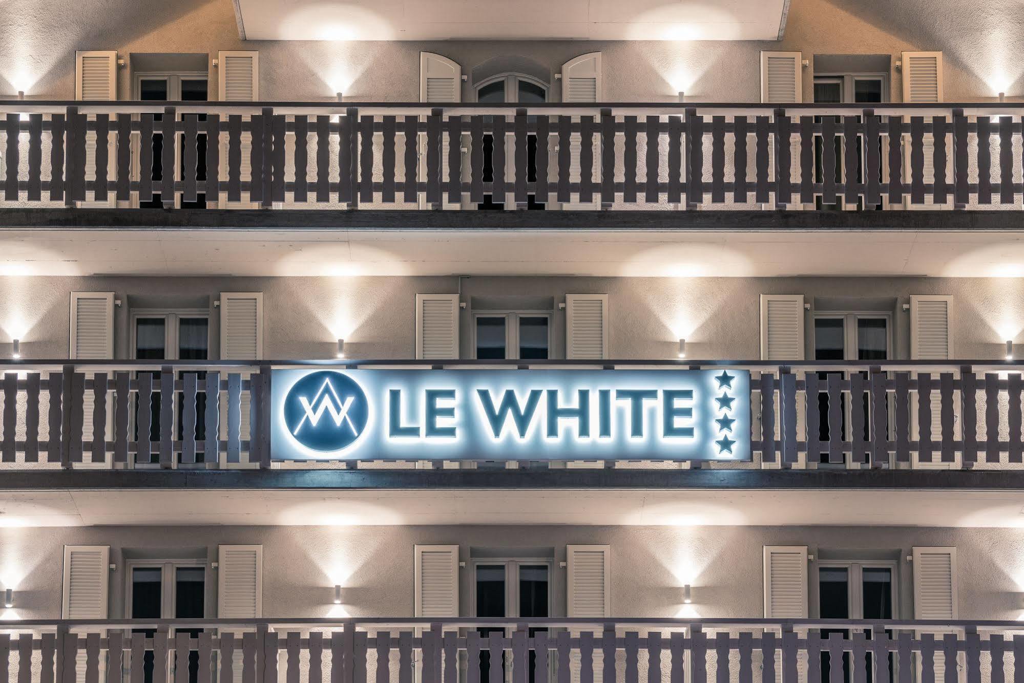 Hotel Le White - Le 42 Restaurant Champery Exterior photo