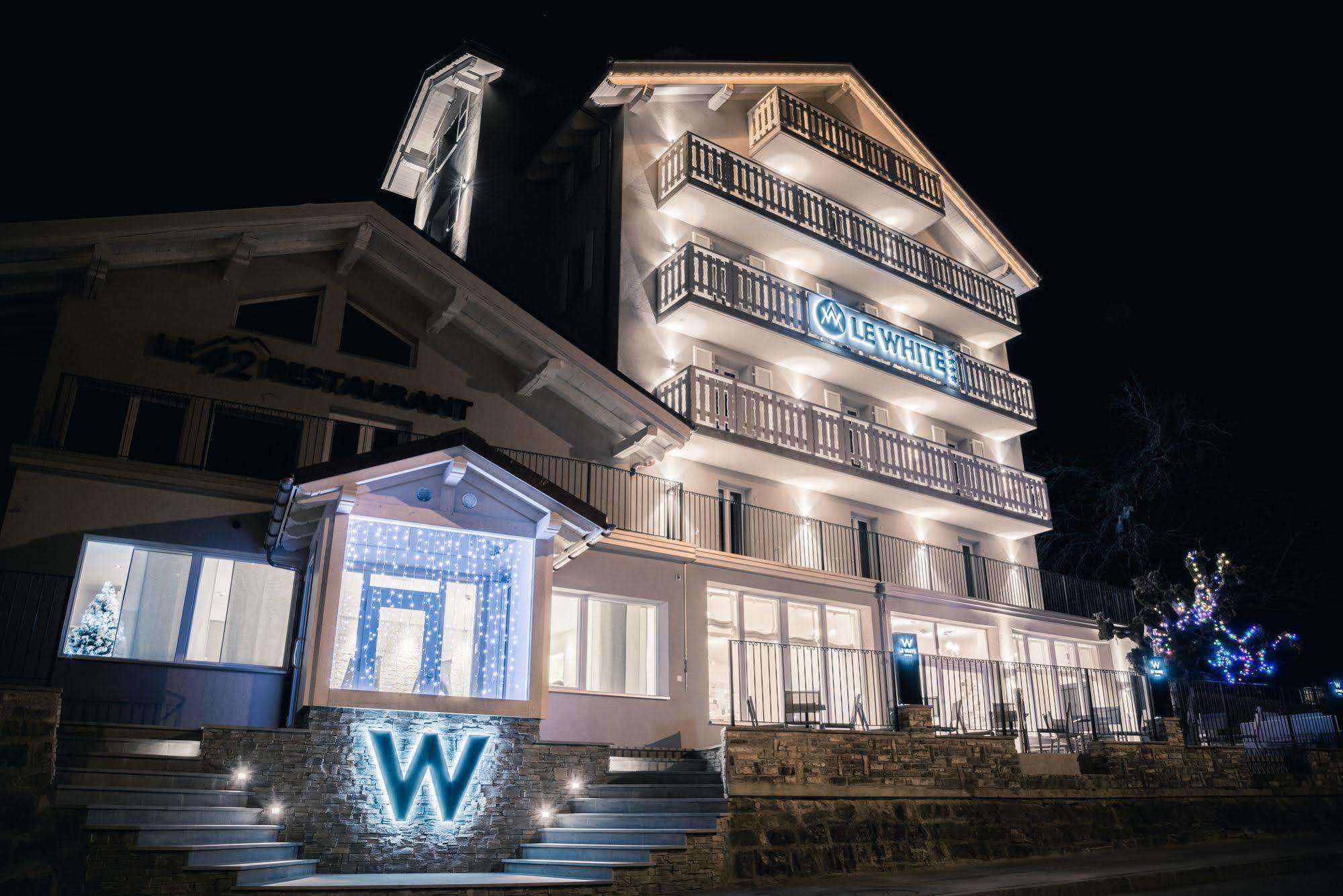 Hotel Le White - Le 42 Restaurant Champery Exterior photo